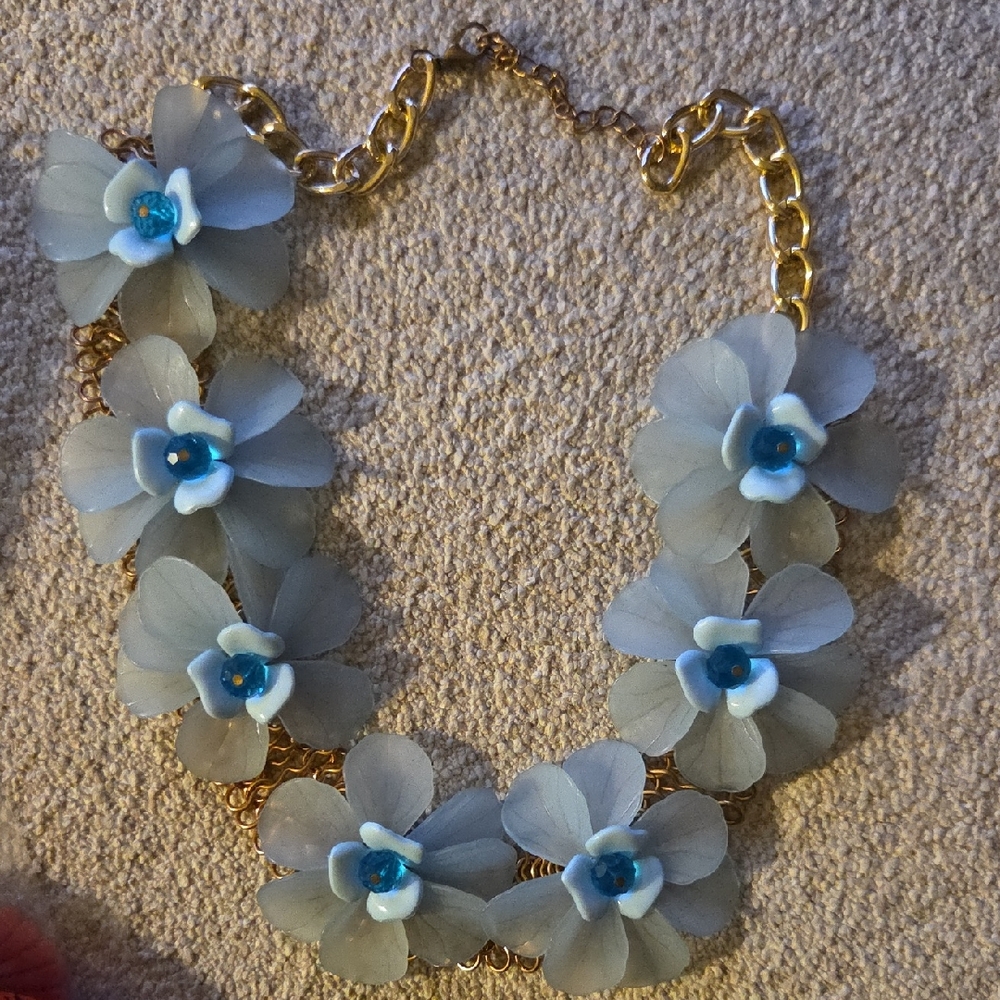 Elegant Blue Floral Necklace with Gold Chain